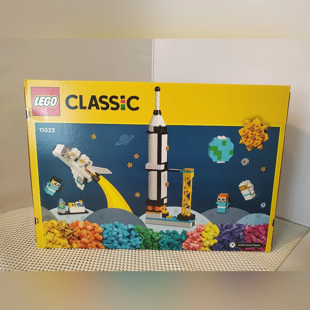 Lego Classic 11022 Space Mission 1700pcs NWT Building Toy Set